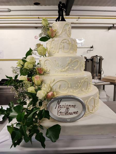 wedding cake white
